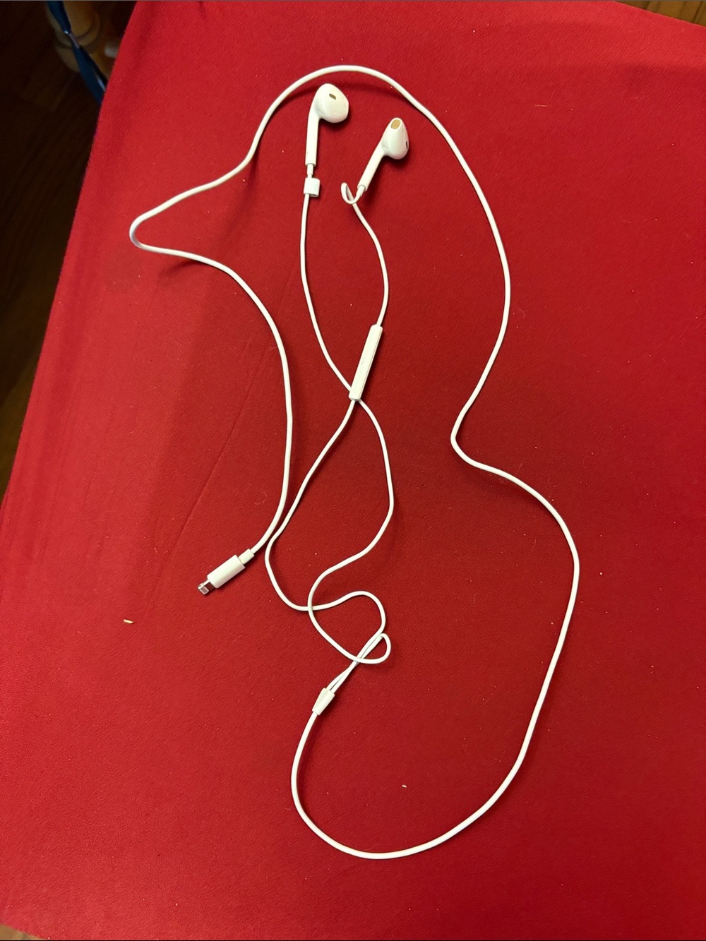 Apple White Lightning Earbuds with Inline Microphone and Remote